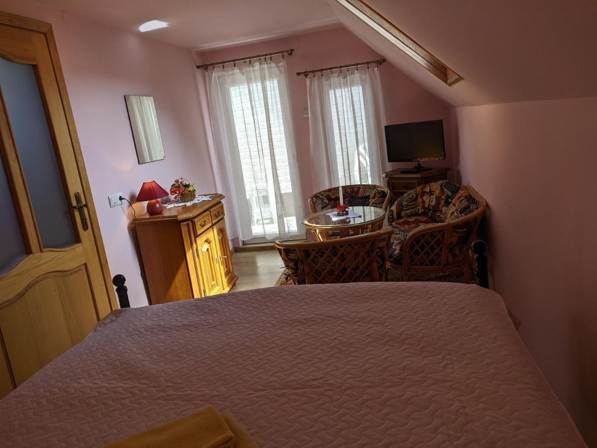 Guest House Nika - Cottages And Rooms In The Heart Of Palanga City Center Exteriér fotografie